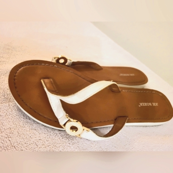 Joe Boxer Leather Brown and White Sandals with‎ Thong Design (Size 5/6) - Picture 2 of 8